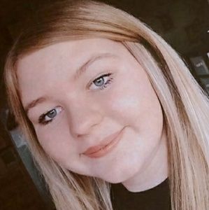 Meet your Posher, Hallie